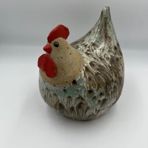 Poule décorative avec motif couleurs brun et gris entremêlées